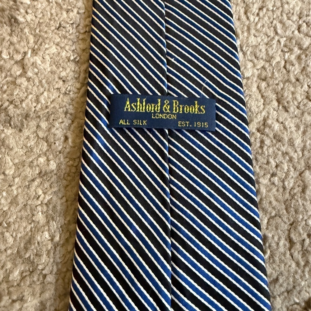 Ashford & Brooks Elegant Navy and White Striped Tie - Picture 2 of 6